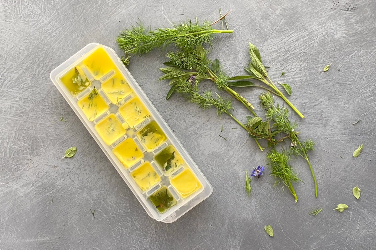 CUBOS DE ACEITE Y HIERBAS