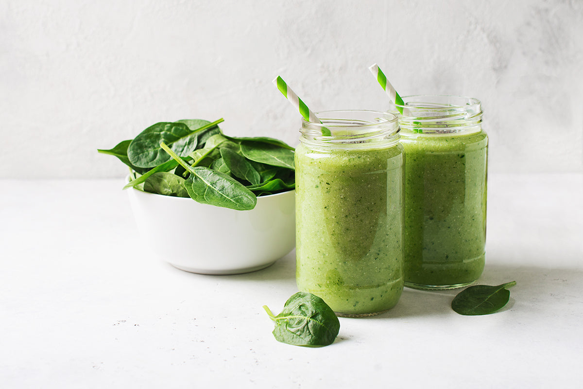 SMOOTHIE DE PIÑA, HOJAS VERDES Y CHÍA