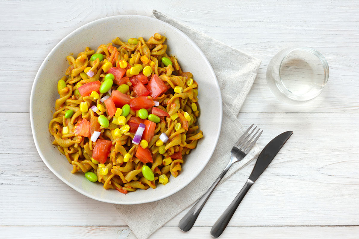 pasta de chía SOW con salsa de tomate, maíz y habas